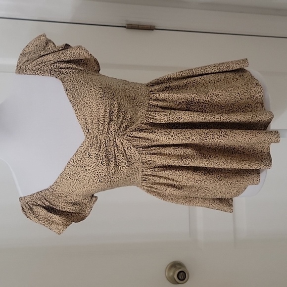 Japna Size XS Tan Black Animal Print Smocked & Ruched Flutter Sleeve V-Neck Top - Picture 1 of 10